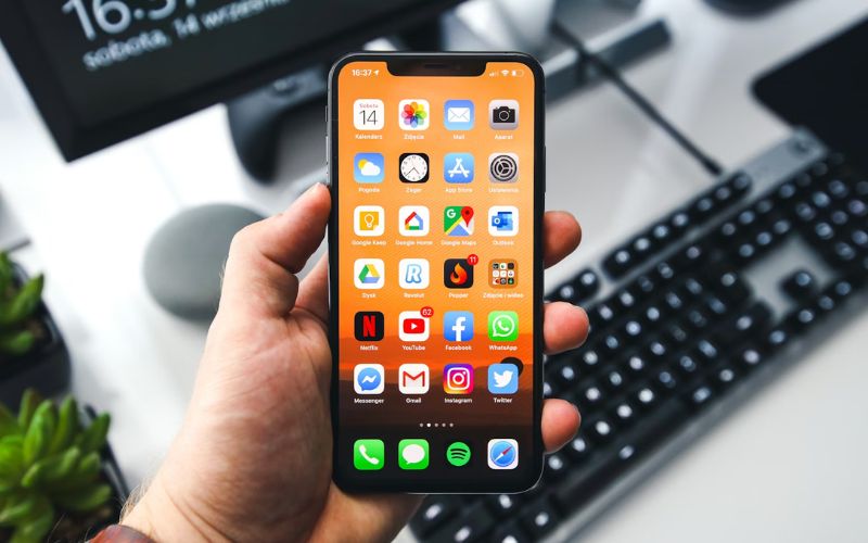 How to cool down your phone? Quick tips to cool your phone down fast (Image by Unsplash)