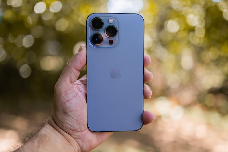 how to get a free iphone 13 government phone