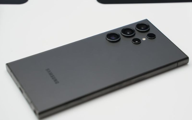 Providers that offer free 5G Samsung government phones (Image by Pexels)