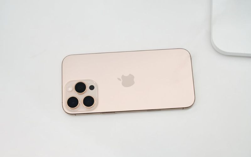 A free iPhone 16 offered by major carriers requires (Image by Pexels)